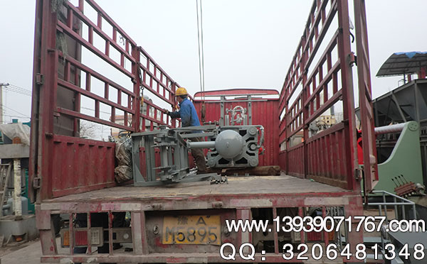 海綿鐵壓塊機發(fā)貨現(xiàn)場